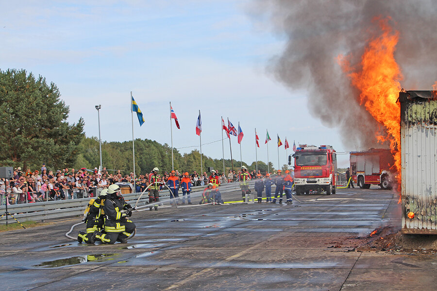 Brandbekämpfung beim Blaulichttreffen