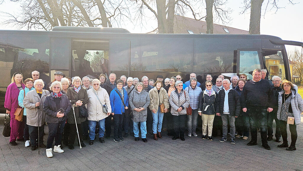 Zwischenstopp bei der Seniorenrundfahrt in Lichterfelde/Buckow